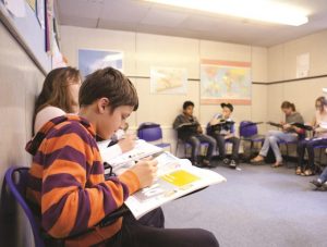 Aula de jovens estudantes